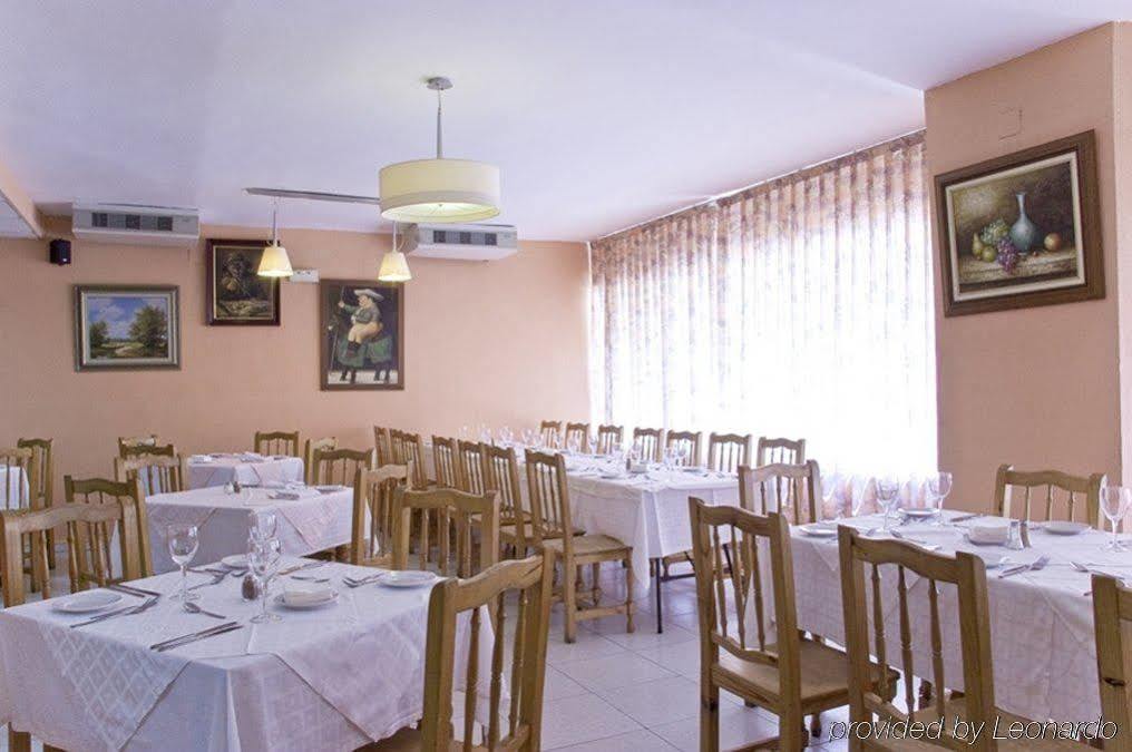 Apartamentos Resitur Seville Restoran gambar